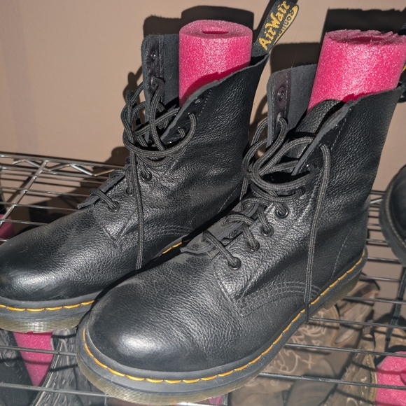 Doc Marten's combat style boots - Picture 2 of 6